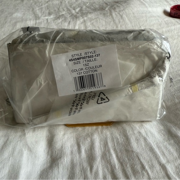 Marc Jacobs White Phone Wallet Wristlet - Picture 8 of 8